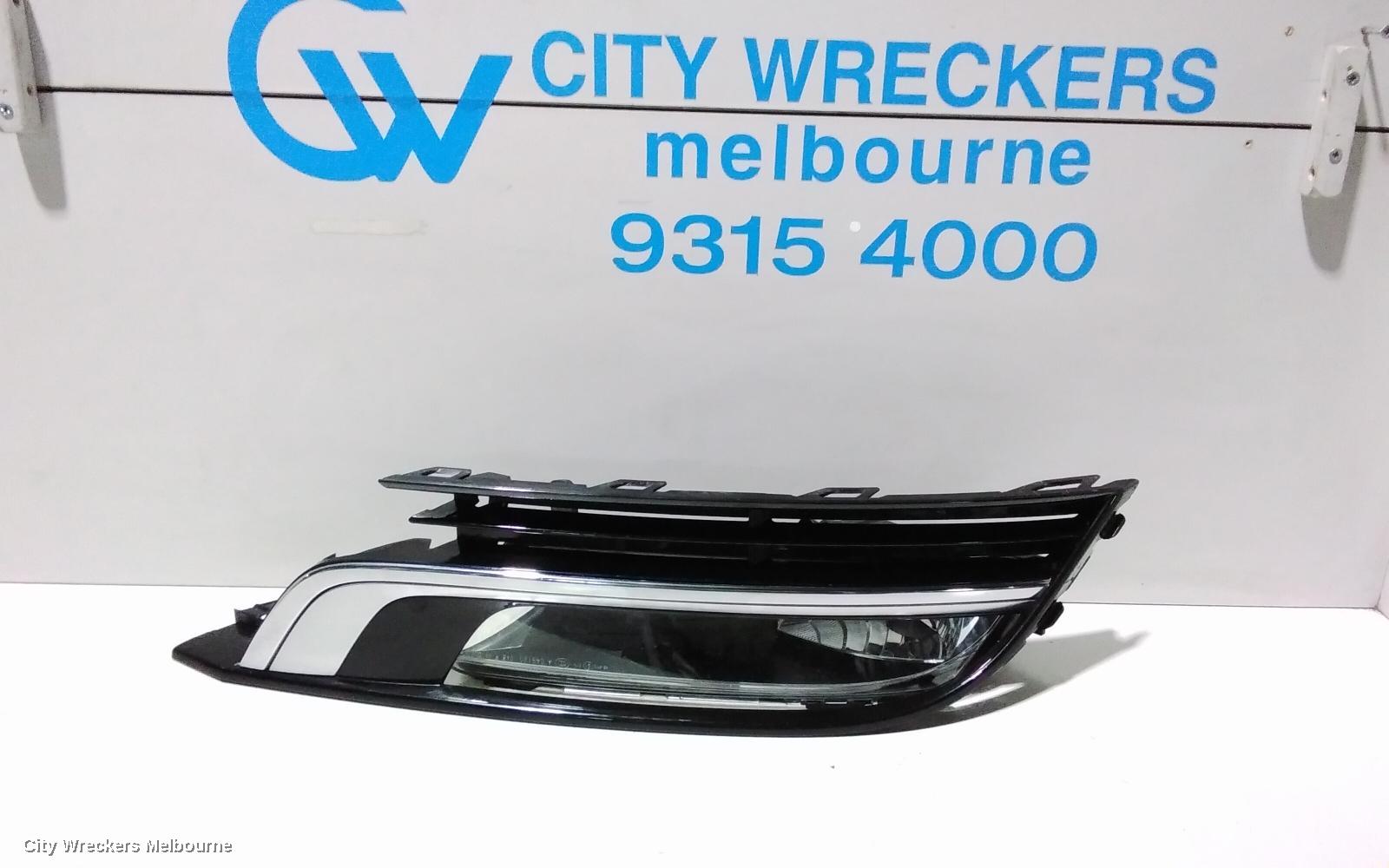 VOLKSWAGEN PASSAT RIGHT INDICATOR/FOG/SIDE, BUMPER FOGLAMP, 3CC, SEDAN, 03/2012 - 12/2016 - Image 1