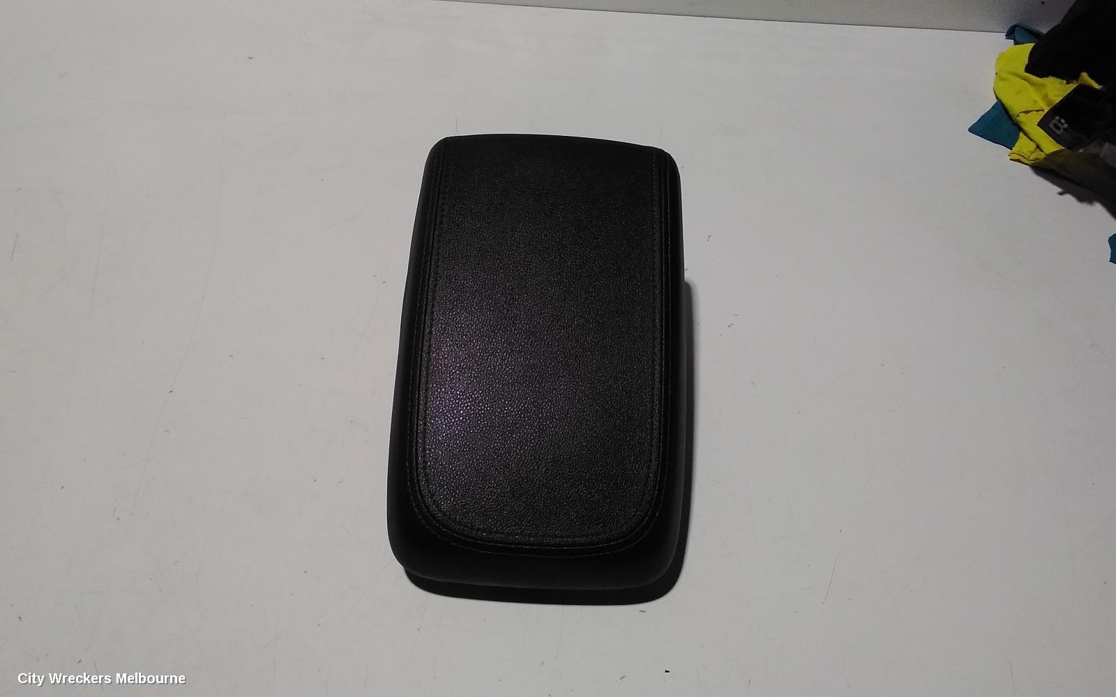 HOLDEN CAPTIVA CONSOLE, CG, LEATHER, BLACK, 01/2011 - 06/2018 - Image 3