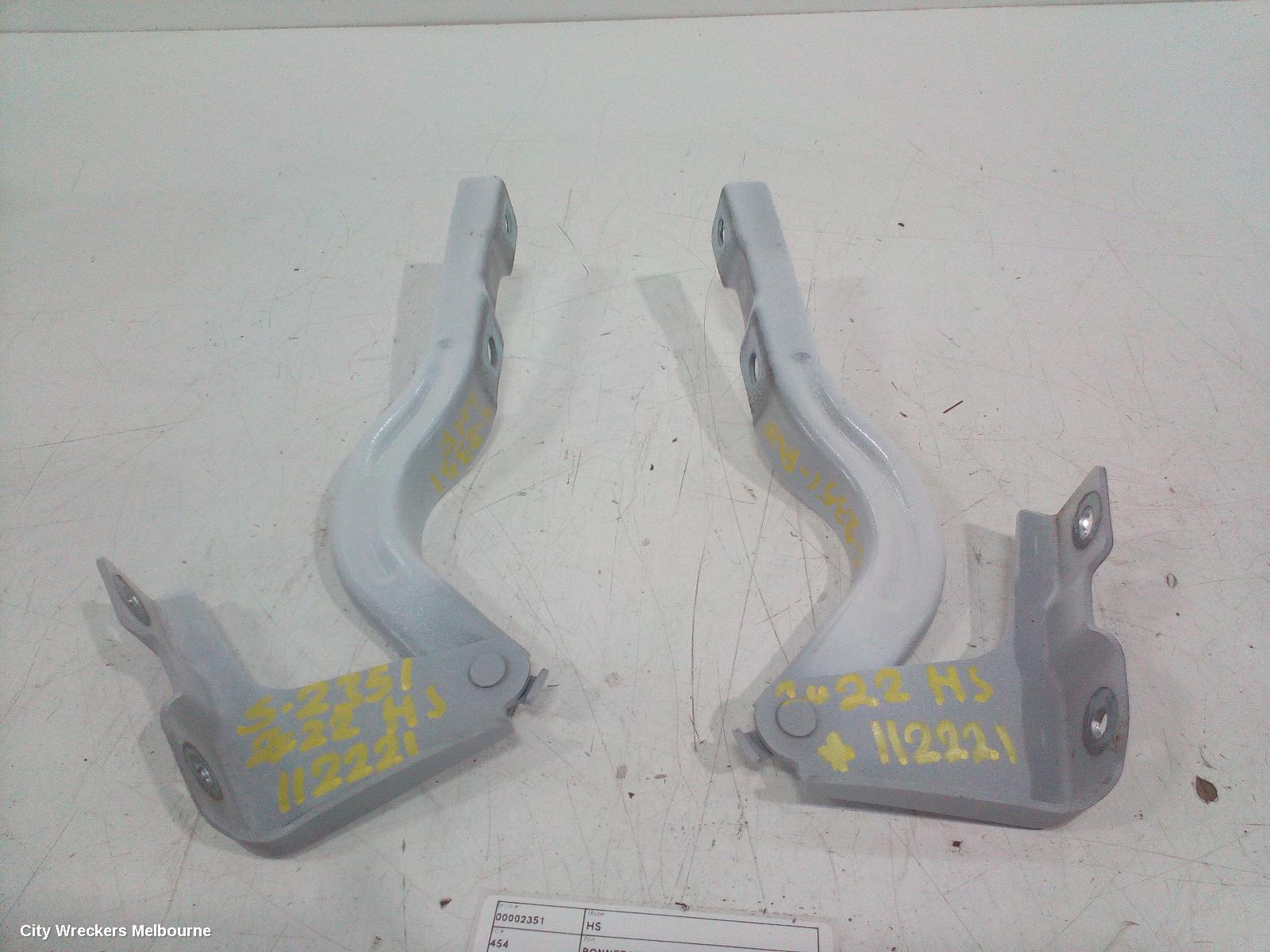 MG HS BONNET HINGE/STRUT, SAS23, 08/2019 - 12/2024 - Image 1