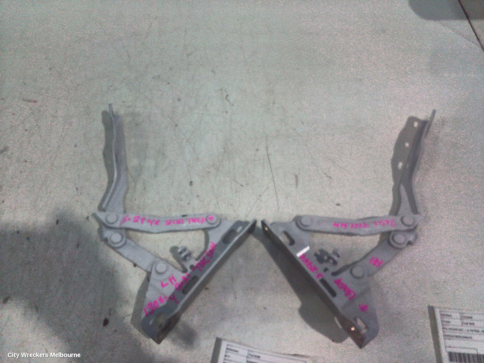 HYUNDAI TUCSON BONNET HINGE/STRUT, NX4, HINGE (PAIR), 02/2021 ONWARDS - Image 3