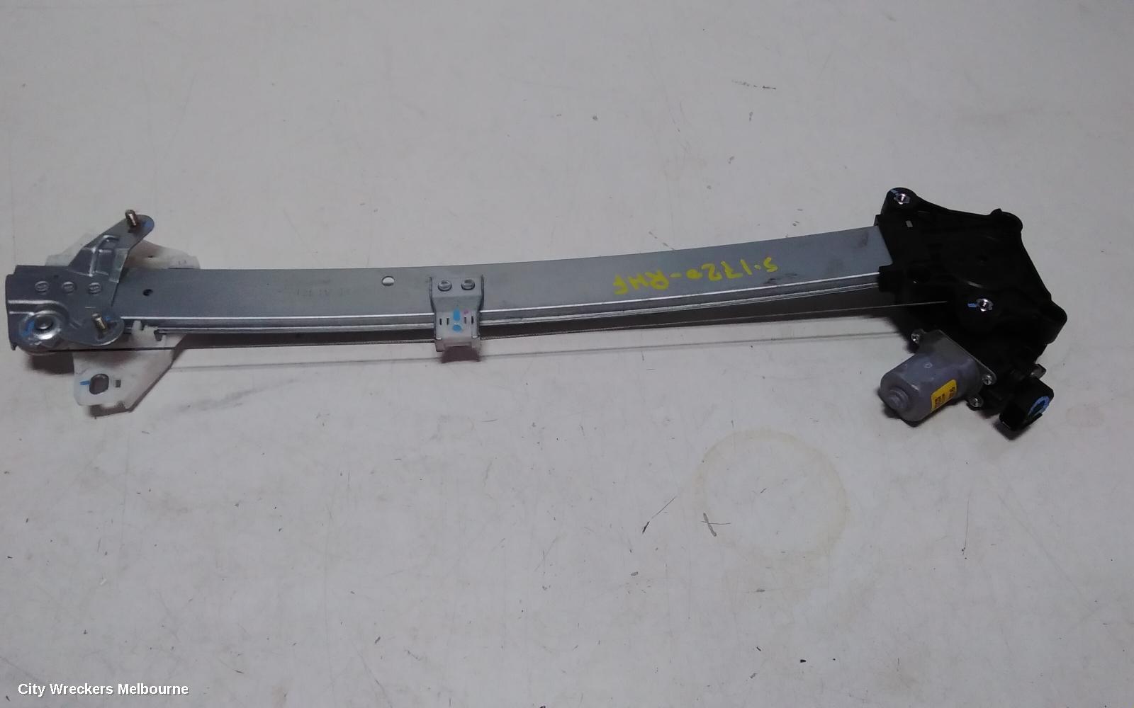 HONDA CRV RIGHT FRONT WINDOW REG/MOTOR, RW, 05/2017 - 08/2023 - Image 2