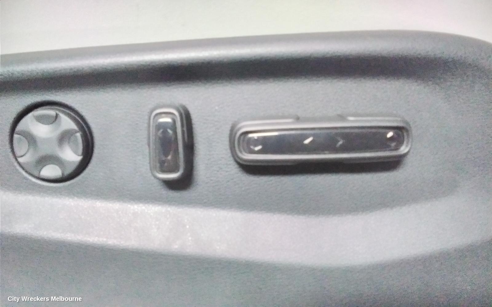 HONDA CRV, RW, 05/2017 - 08/2023, RH SEAT SWITCH : 75681 - Image 2