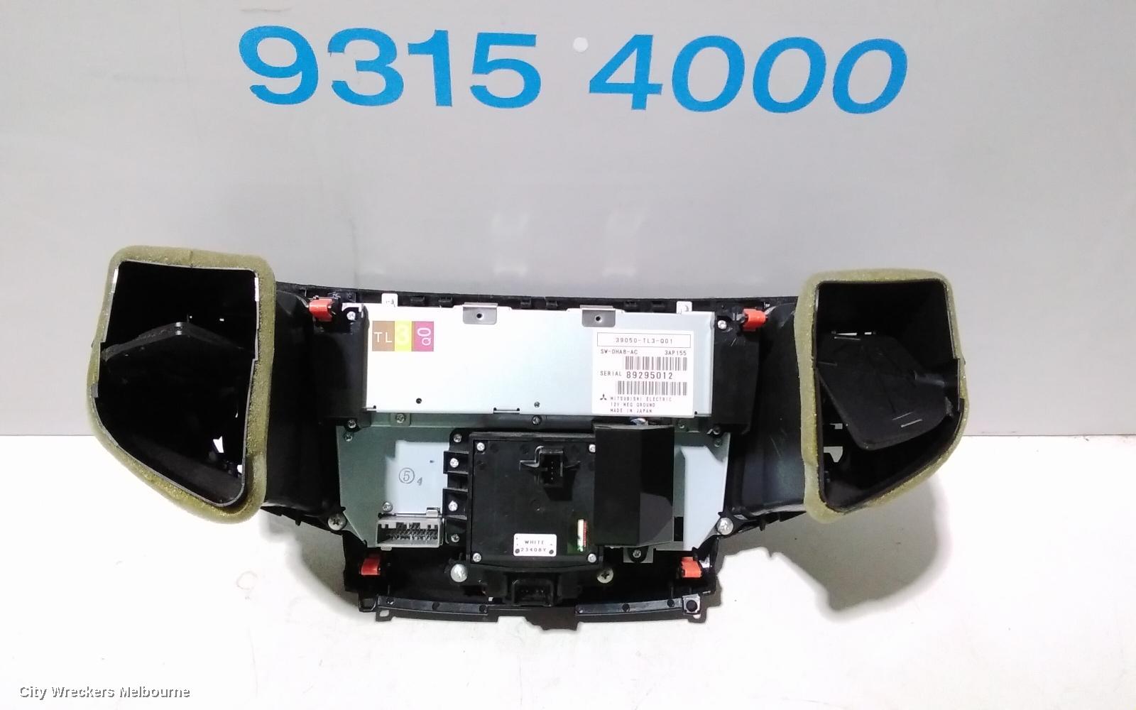 HONDA ACCORD RADIO/CD/DVD/SAT/TV, DASH RADIO CONTROL PANEL/CONTROL UNIT ONLY, SAT NAV TYPE, 8TH GEN, EURO (VIN JHMCU), 06/2008 - 12/2015 - Image 3