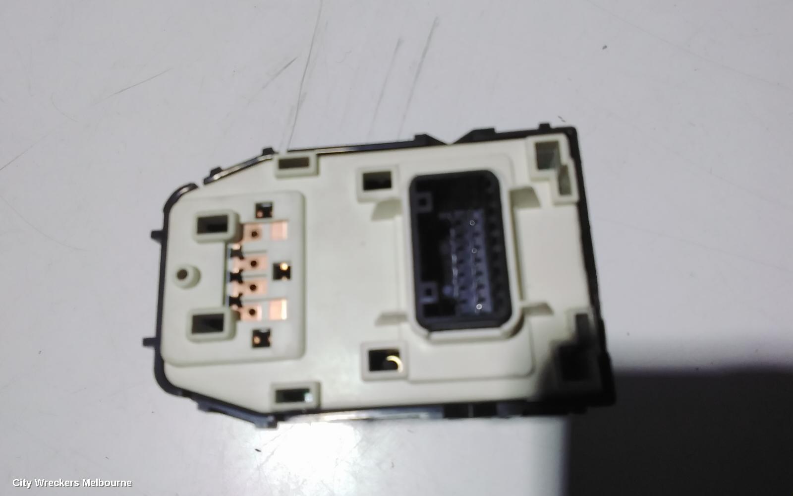 KIA RIO, YB, 12/2016 - 06/2023, MIRROR SWITCH : 87446 - Image 2