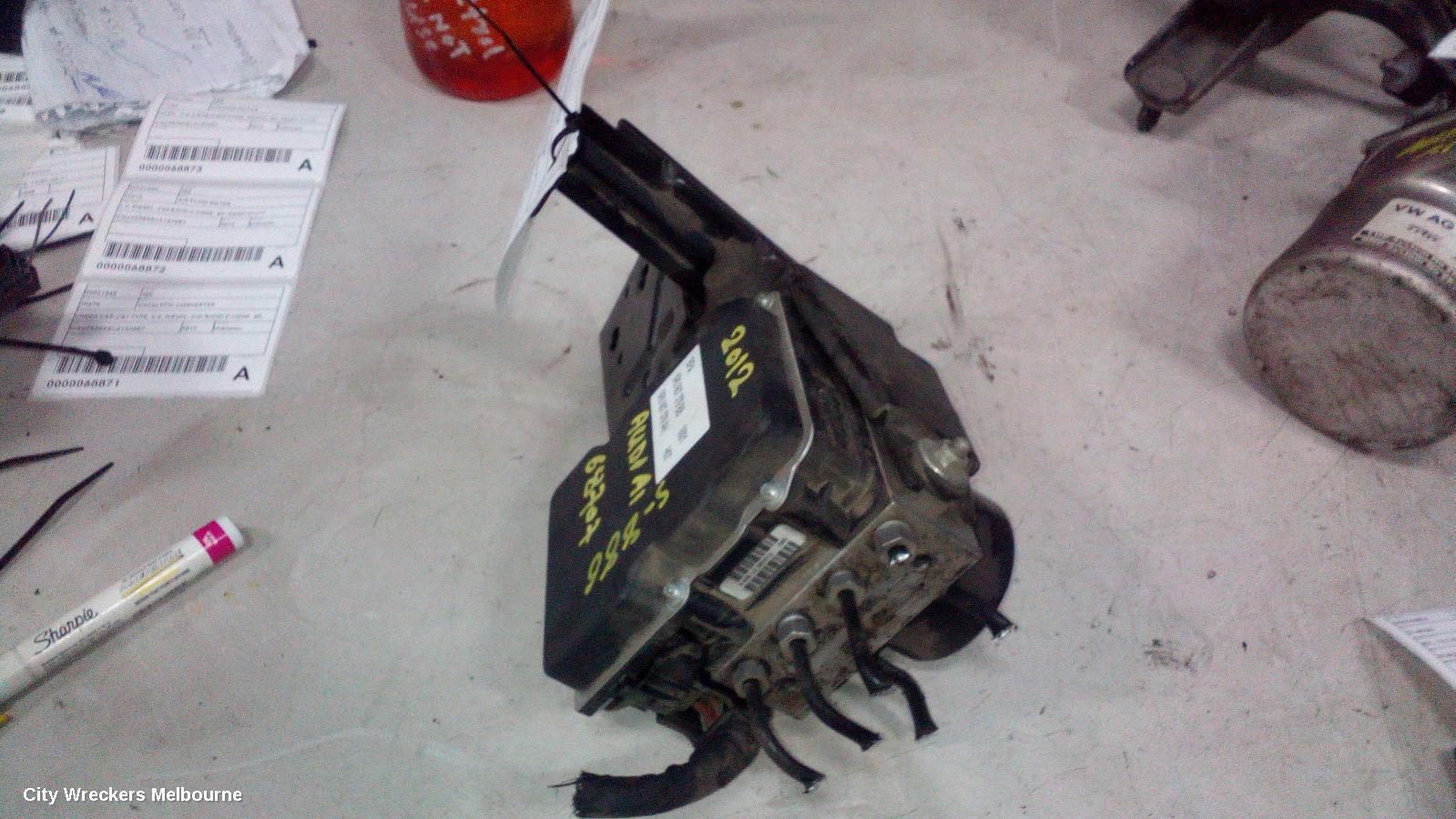 AUDI A1 ABS PUMP/MODULATOR, ON ALLOY P/N 6R0614517AM, ON MODULE P/N 6R0907379BB, 8X, 04/2011 - 11/2012 - Image 3