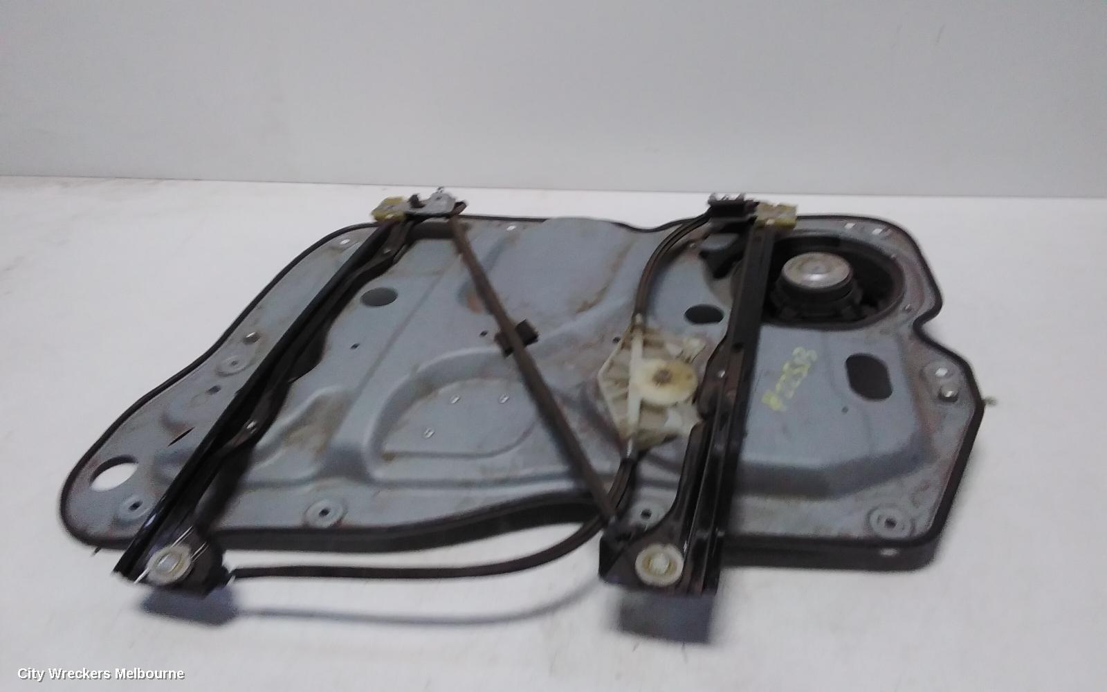 VOLKSWAGEN CADDY LEFT FRONT WINDOW REG/MOTOR, 2K, POWER, 12/2004 - 06/2015 - Image 2