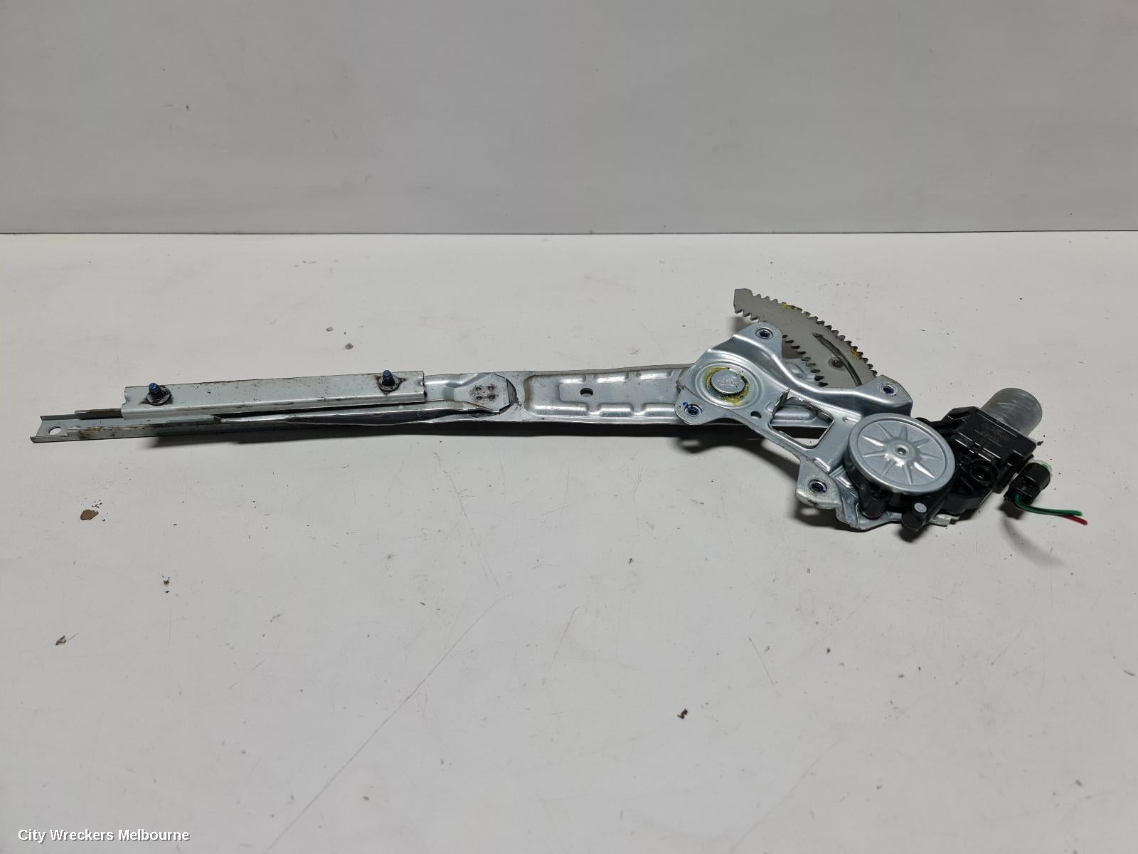MITSUBISHI TRITON LEFT FRONT WINDOW REG/MOTOR, MQ-MR, 03/2015 - 10/2023 - Image 3