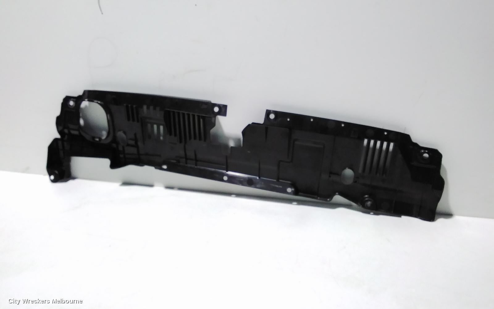TOYOTA HIACE, 300 SERIES, 02/2019 ONWARDS, TOP RADIATOR PLASTIC PANEL: 94190 - Image 3