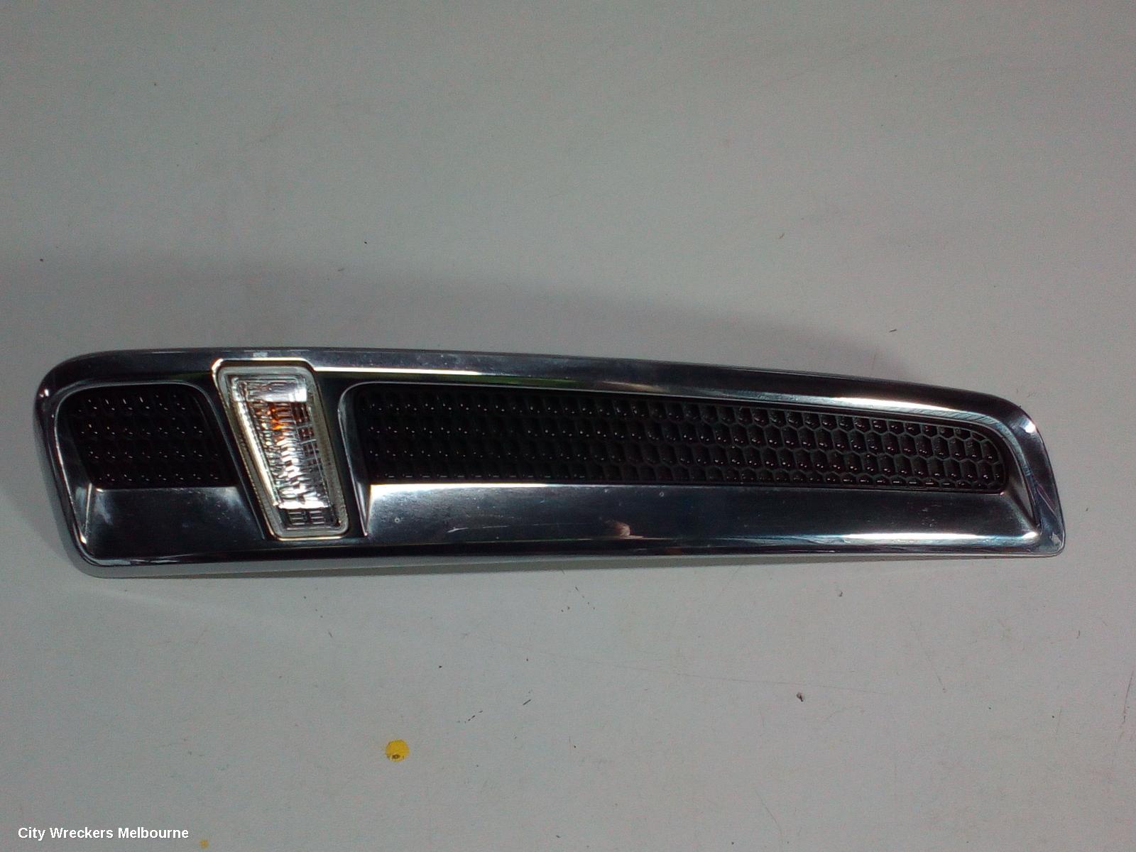 HOLDEN COMMODORE RIGHT INDICATOR/FOG/SIDE, GUARD FLASHER (REPEATER), VF, 05/2013 - 12/2017 - Image 2