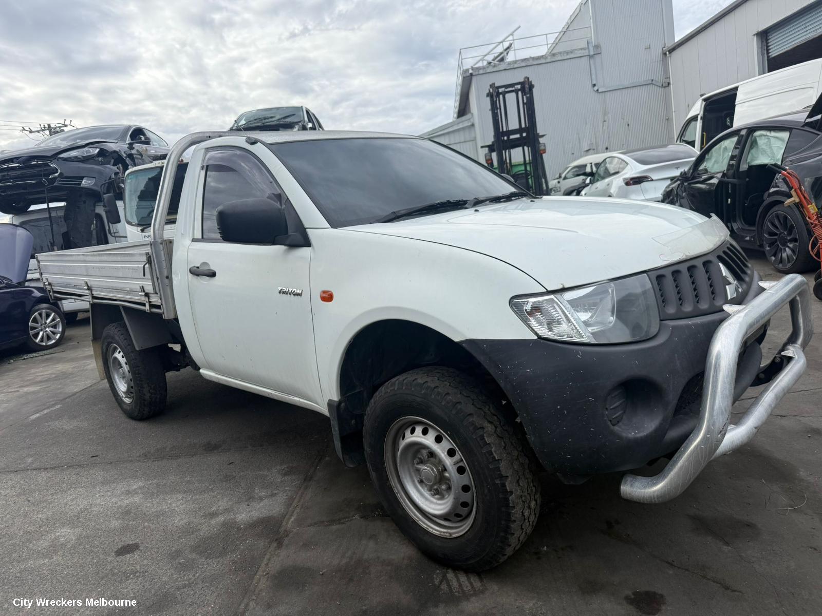 MITSUBISHI TRITON REAR DIFF ASSEMBLY, 2.4, PETROL, MANUAL T/M, 2WD, ML, 4.875 RATIO, NON LSD TYPE, 07/2006 - 08/2009 - Image 1