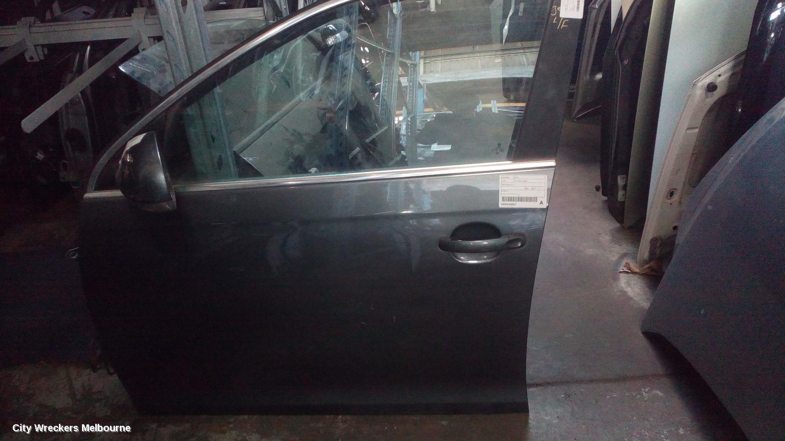 VOLKSWAGEN JETTA LEFT FRONT DOOR, 1KM, 02/2006 - 07/2011 - Image 2