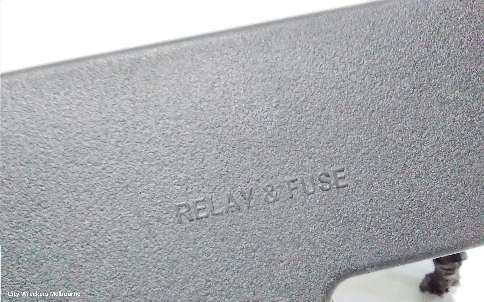 TOYOTA HILUX FUSE BOX, ENGINE BAY, PETROL, 09/2015 ONWARDS - Image 3