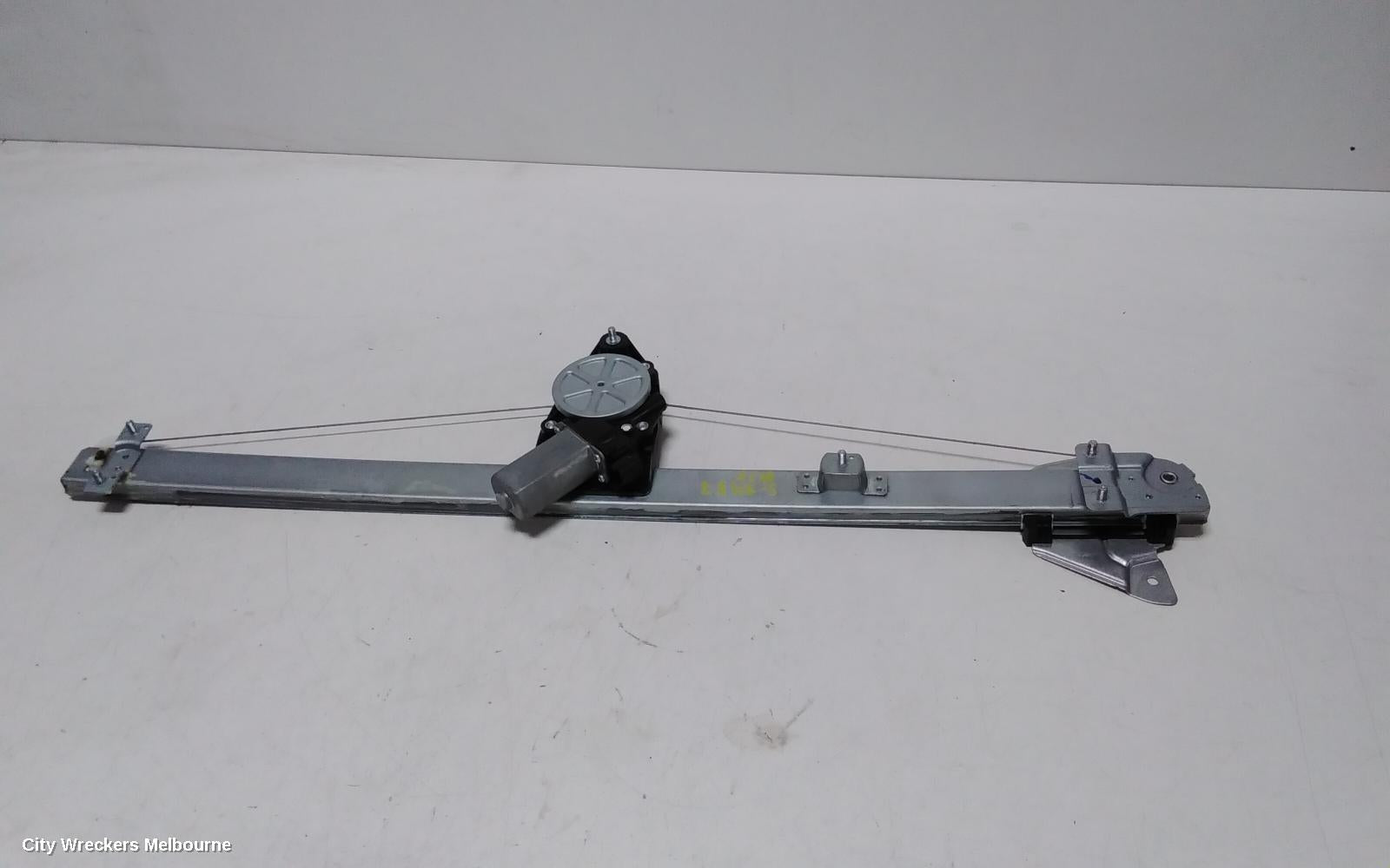 LDV DELIVER 9 RIGHT FRONT WINDOW REG/MOTOR, DOOR REG ASSY (REG AND MOTOR), 07/2020 ONWARDS - Image 3