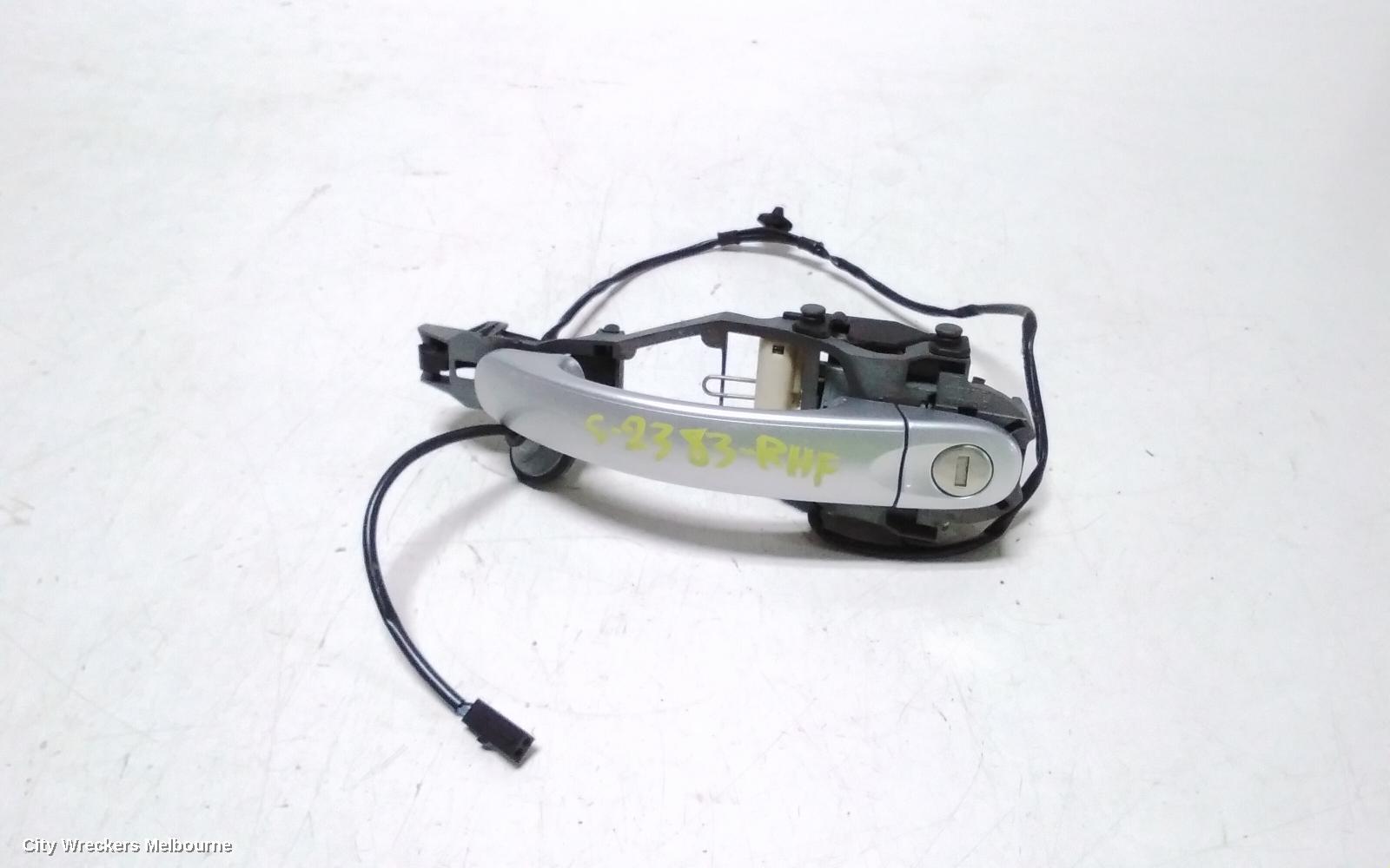 VOLKSWAGEN EOS DOOR HANDLE, OUTER, RH FRONT, 1F, 02/2007 - 12/2014 - Image 1