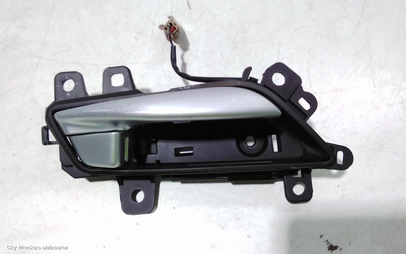 HYUNDAI GENESIS DOOR HANDLE, INNER, RH FRONT, DH, 11/2014 - 01/2018 - Image 2