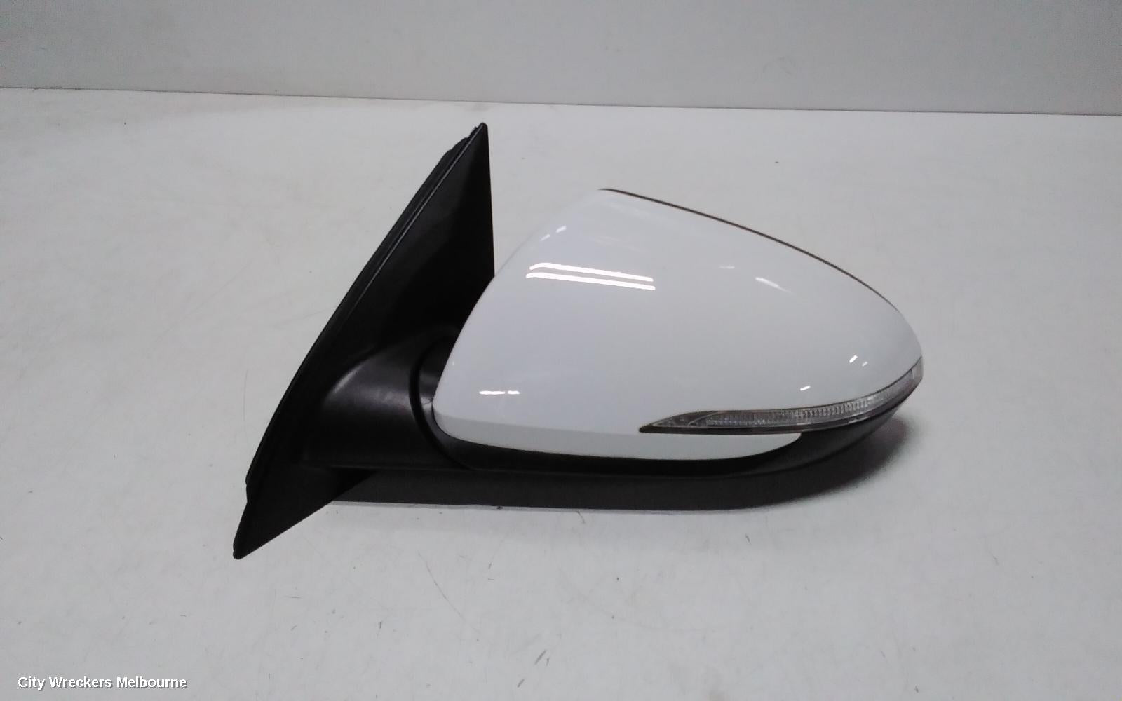 HYUNDAI I30 LEFT DOOR MIRROR, PD, HATCH (S.KOREA VIN KMHH), W/ POWER FOLD, INDICATOR, NON BLIND SPOT TYPE, 03/2017 - 12/2023 - Image 1