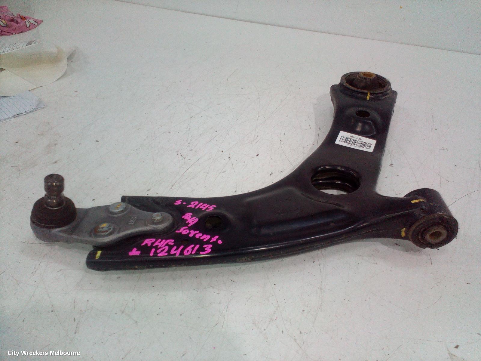 KIA SORENTO RIGHT FRONT LOWER CONTROL ARM, UM, 03/2015 - 02/2020 - Image 2