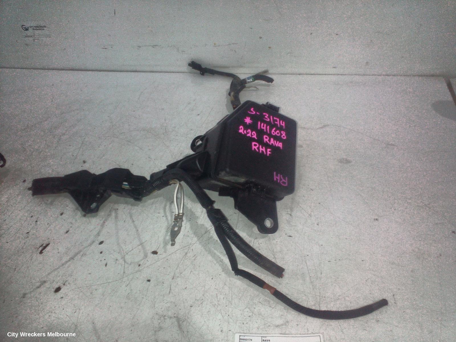TOYOTA RAV4 FUSE BOX, ENGINE BAY (RH SIDE), PETROL, 2.0/2.5, MXAA52R/AXAA54R, XA50, 11/2018 - 05/2024 - Image 1