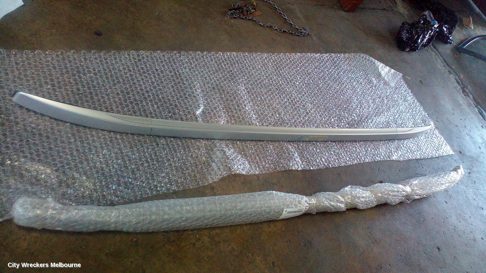 MITSUBISHI OUTLANDER ROOF RAIL - Image 2