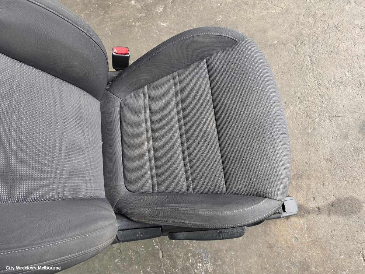 KIA SORENTO FRONT SEAT, RH FRONT, UM, CLOTH, SI, 03/2015 - 02/2020 - Image 3