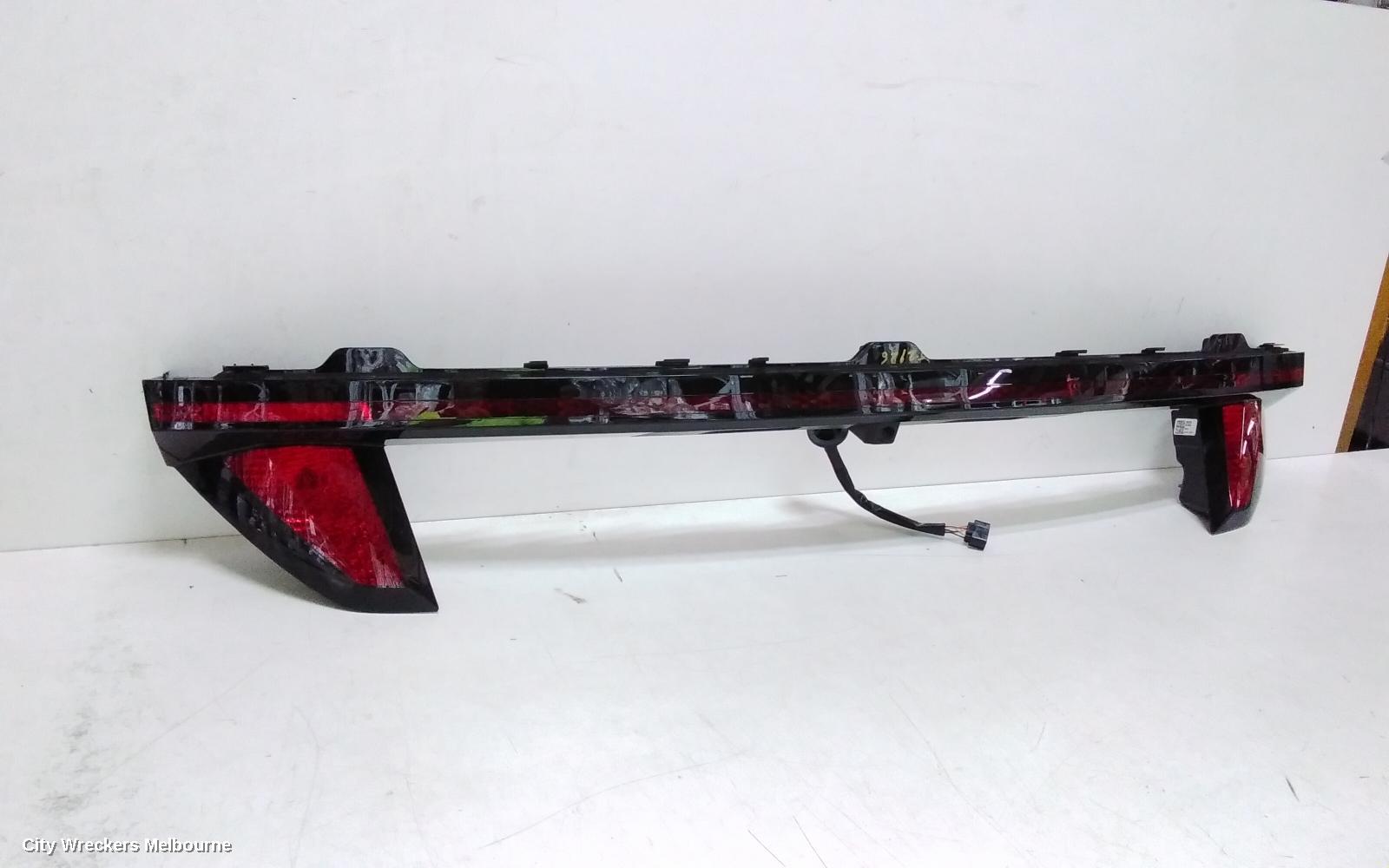 HYUNDAI TUCSON REAR GARNISH, TAILGATE LAMP (CENTRE), HALOGEN TYPE, NX4, 02/2021 - 01/2024 - Image 3