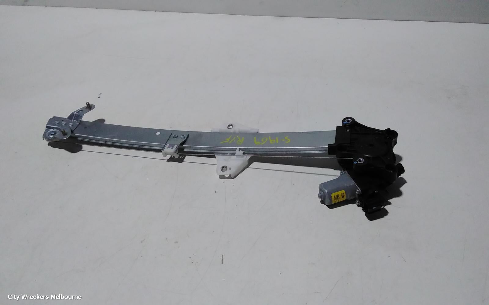 HONDA CRV RIGHT FRONT WINDOW REG/MOTOR, RW, DOOR REG ASSY (REG AND MOTOR), 05/2017 - 08/2023 - Image 1