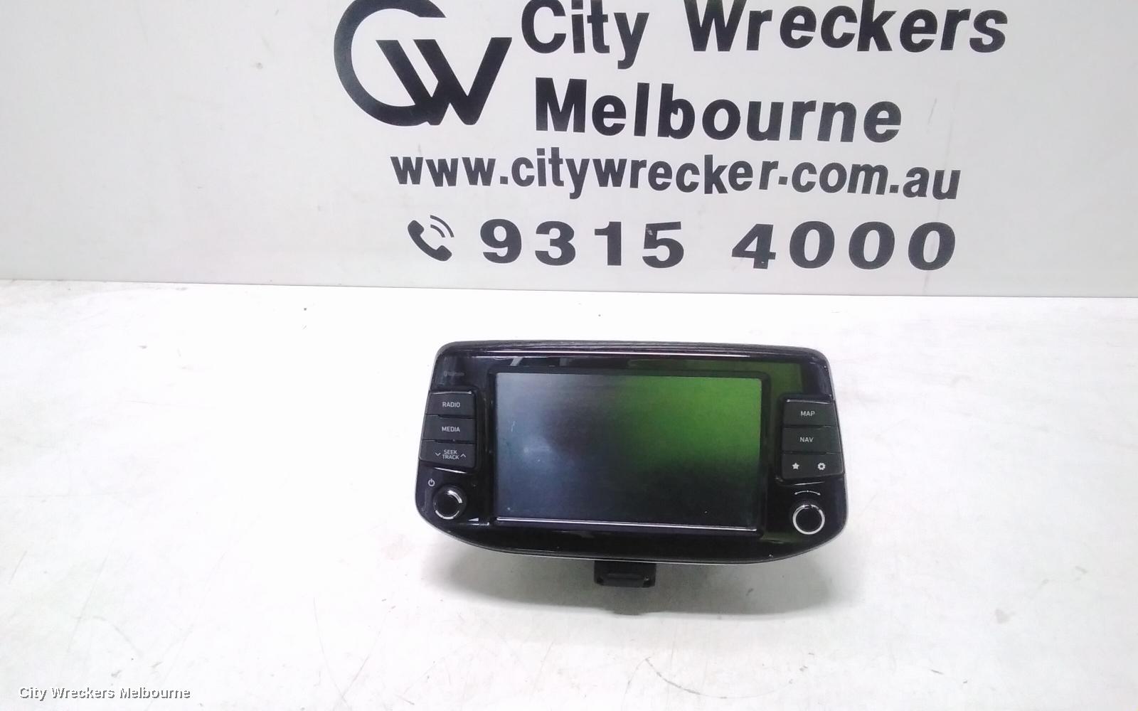 HYUNDAI I30 RADIO/CD/DVD/SAT/TV, HEAD UNIT & DISPLAY, 8 IN, SAT NAV/STANDARD AUDIO TYPE, (S. KOREA VIN KMHH), PD, HATCH, 03/2017 - 07/2020 - Image 1