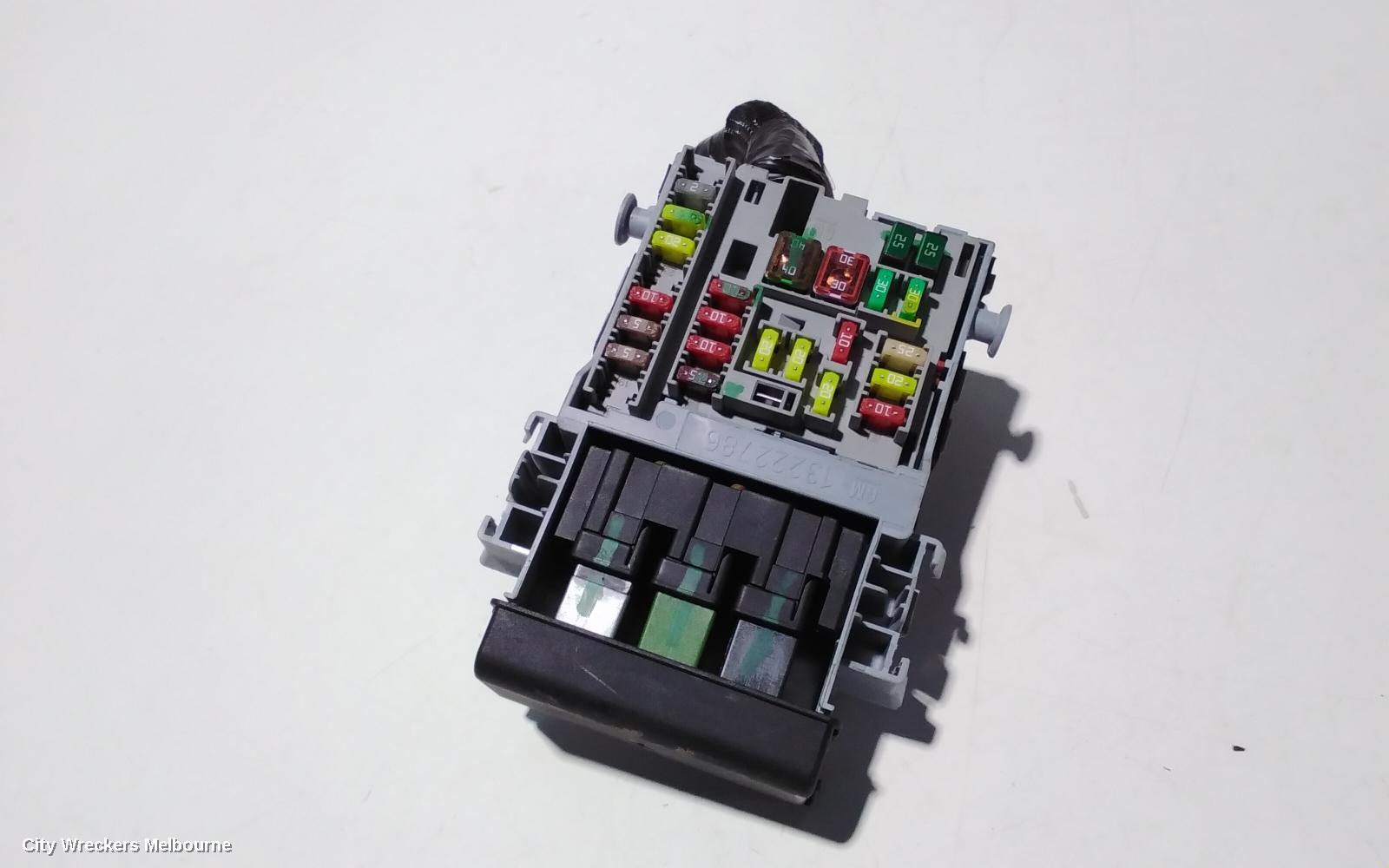 HOLDEN INSIGNIA FUSE BOX, GA, 02/2015 - 01/2017 - Image 1