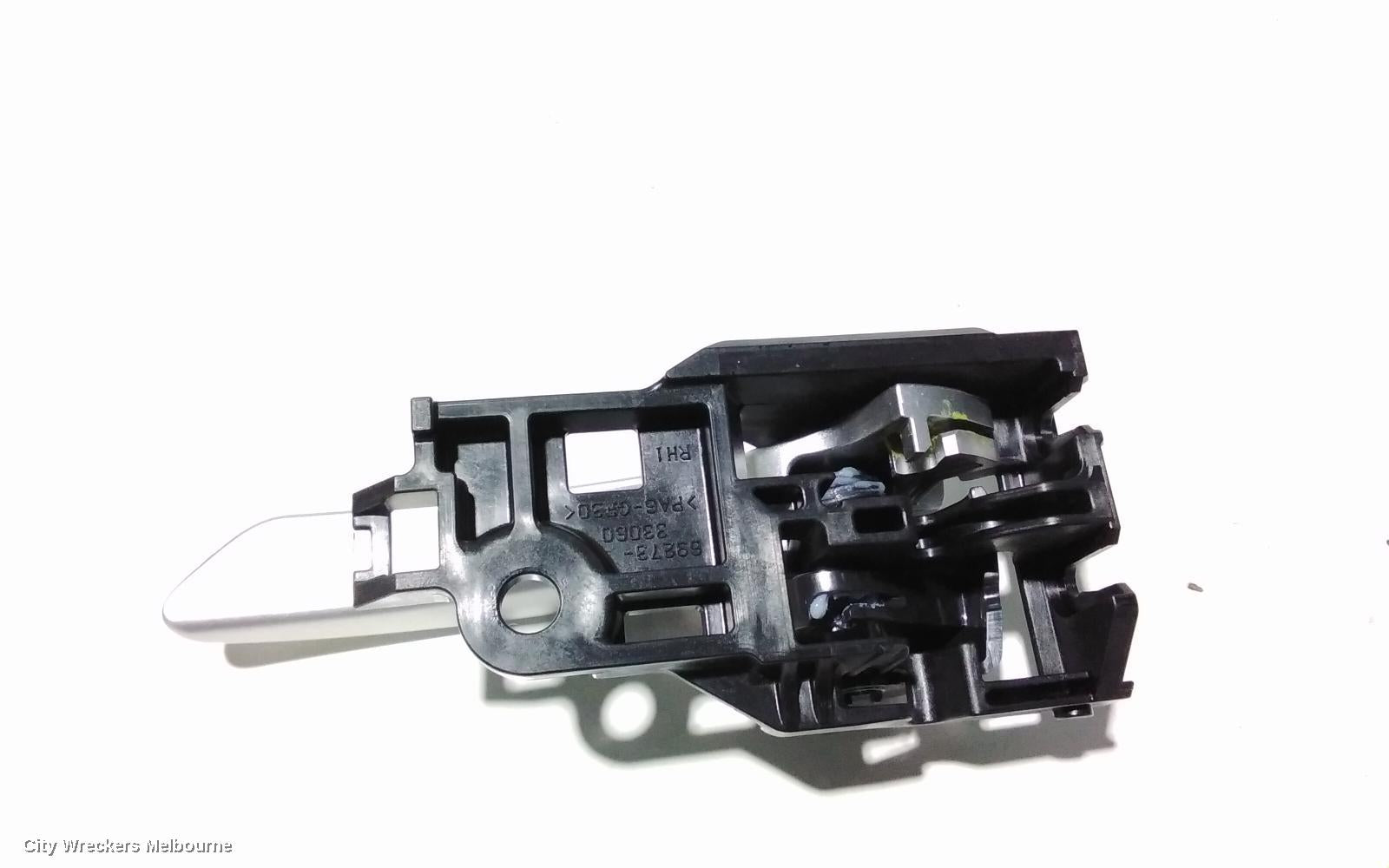 TOYOTA COROLLA DOOR HANDLE, E210, RH FRONT, INNER, 07/2018 ONWARDS - Image 3