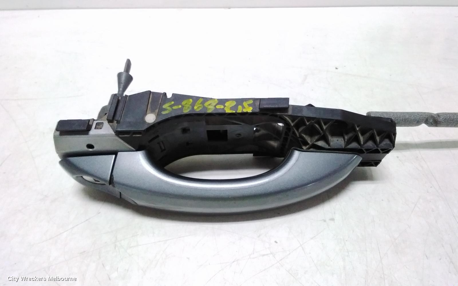 VOLKSWAGEN AMAROK DOOR HANDLE, OUTER, RH FRONT, COLOUR CODED, 2H, 10/2010 - 09/2022 - Image 2