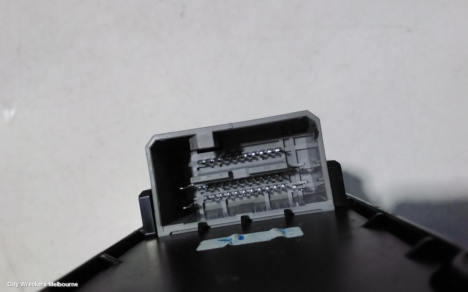 HONDA ACCORD PWR DR WIND SWITCH, RH FRONT (MASTER SWITCH), 8TH GEN, EURO (VIN JHMCU), LUXURY, 07/2011 ONWARDS - Image 3