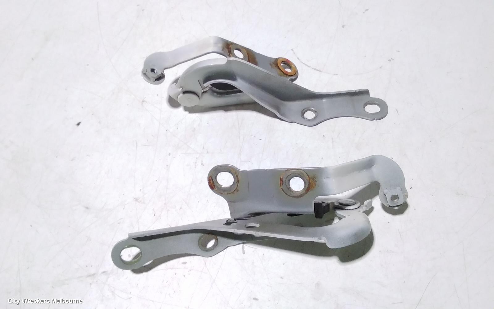 TOYOTA HIACE BONNET HINGE/STRUT, HINGES (PAIR), TRH/KDH, 03/2005 - 04/2019 - Image 3