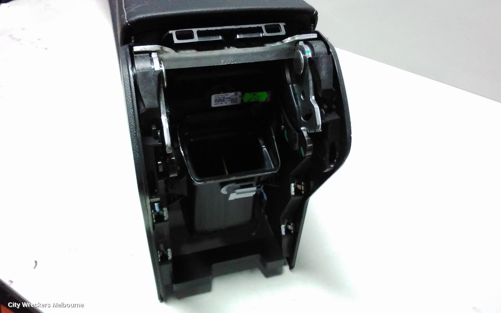 VOLKSWAGEN TIGUAN CONSOLE, 5NA, CONSOLE ASSY, LEATHER, 06/2016 ONWARDS - Image 3