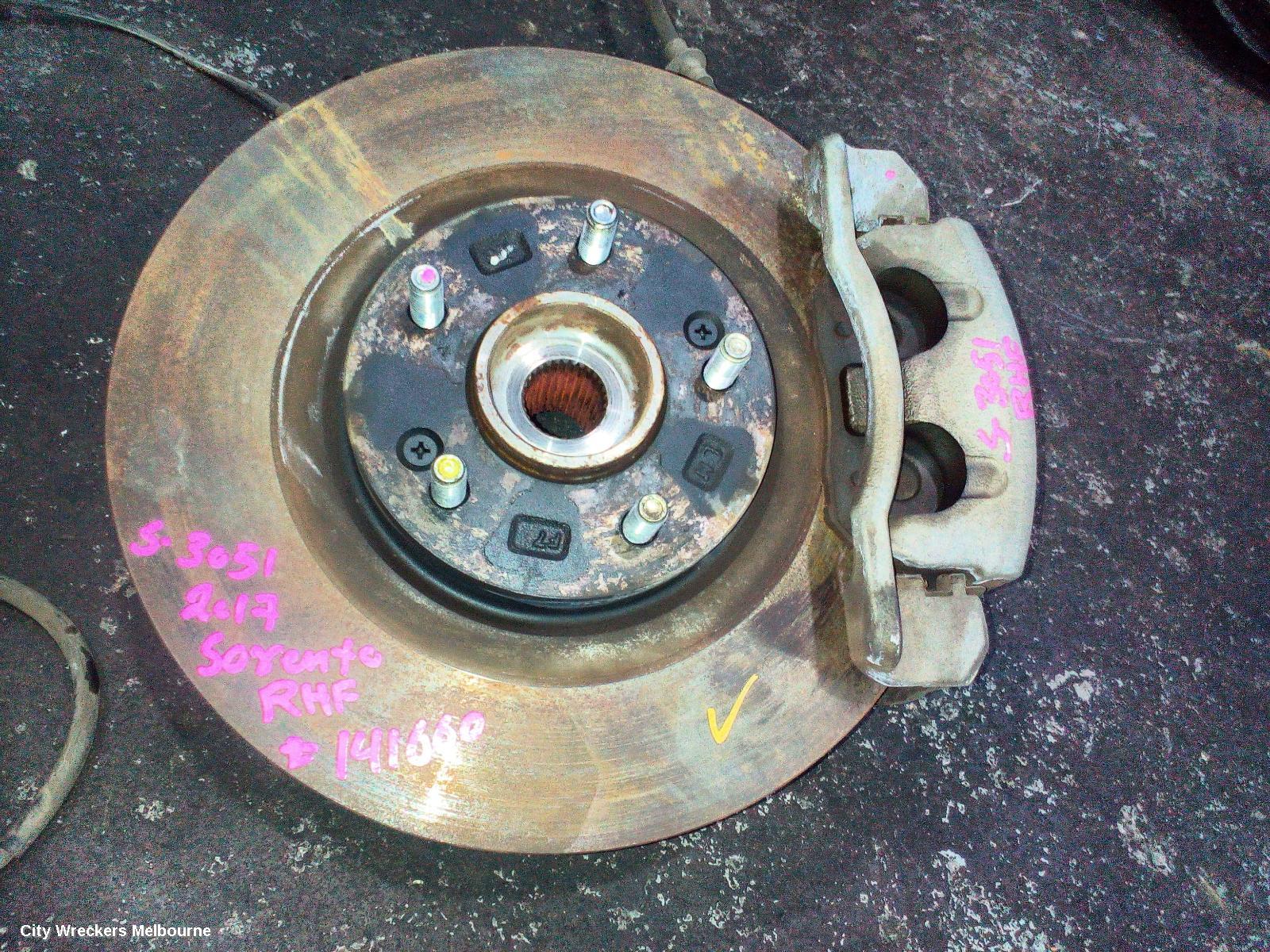KIA SORENTO RIGHT FRONT HUB ASSEMBLY, UM, 03/2015 - 02/2020 - Image 1