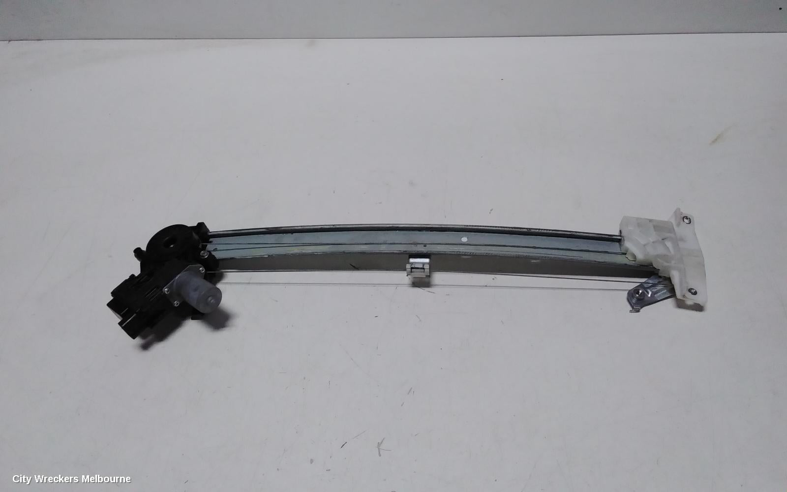 SUBARU FORESTER RIGHT FRONT WINDOW REG/MOTOR, SK, 08/2018 - 11/2024 - Image 1