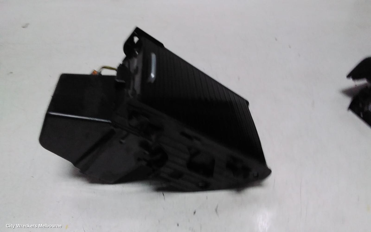 LAND ROVER DISCOVERY SPORT TRIM PANEL, L550, 01/2015 ONWARDS - Image 2