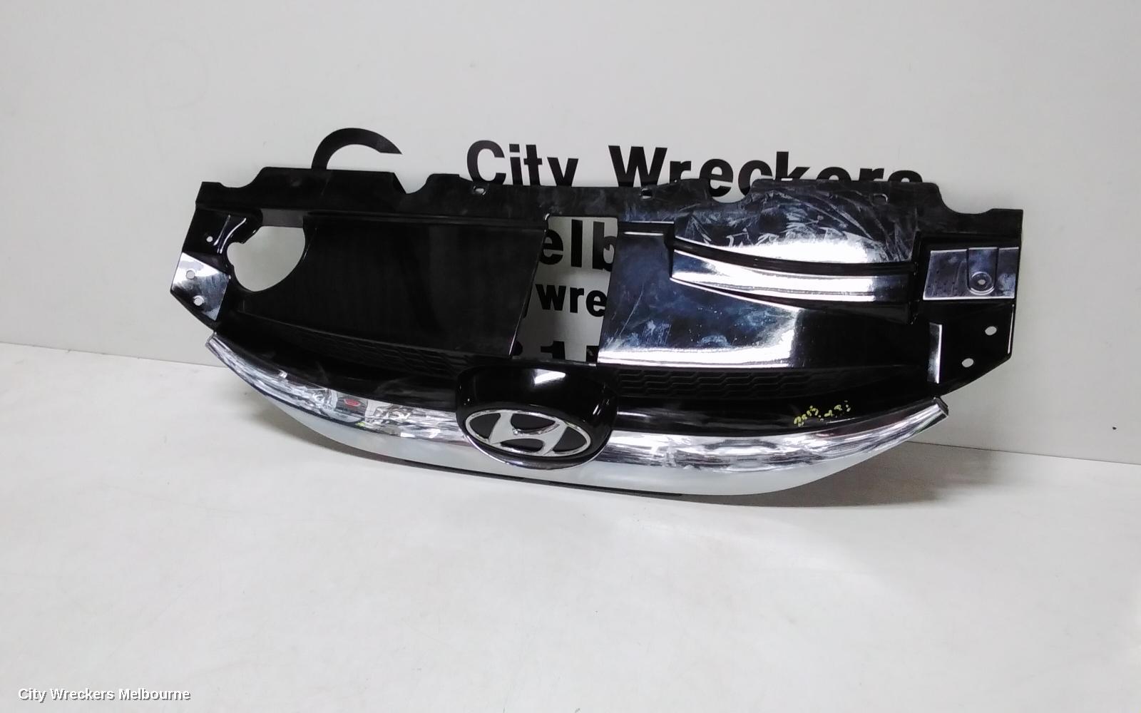 HYUNDAI IX35 GRILLE, RADIATOR GRILLE, LM SERIES, SE/TROPHY, 10/2013 - 01/2016 - Image 3