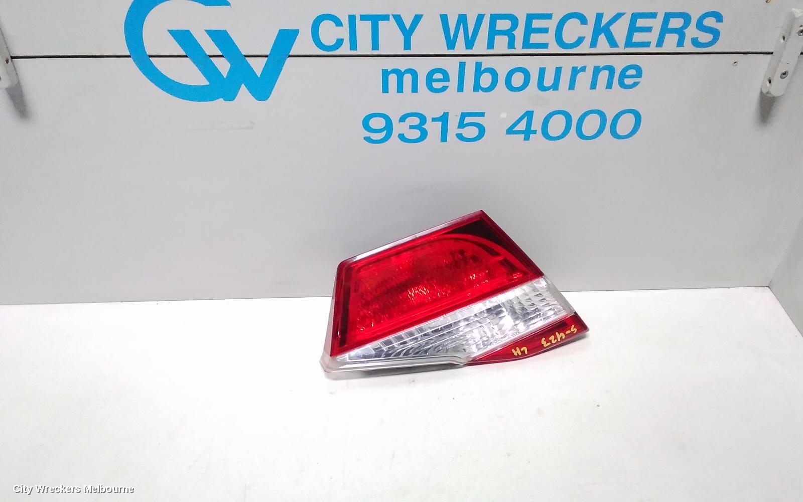 TOYOTA AURION REAR GARNISH, BOOTLID LAMP (LH SIDE), GSV50R, 02/2012 - 08/2017 - Image 1