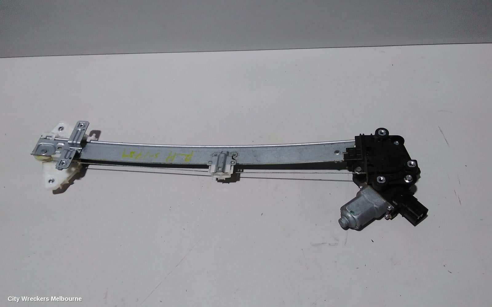SUBARU XV RIGHT FRONT WINDOW REG/MOTOR, POWER, G4X, 08/2011 - 04/2017 - Image 2