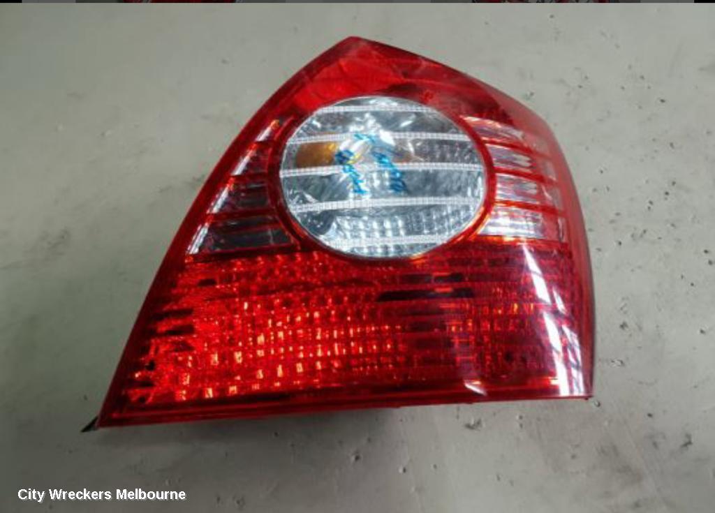 HYUNDAI ELANTRA RIGHT TAILLIGHT, XD, SEDAN, 10/2003 - 07/2006 - Image 1