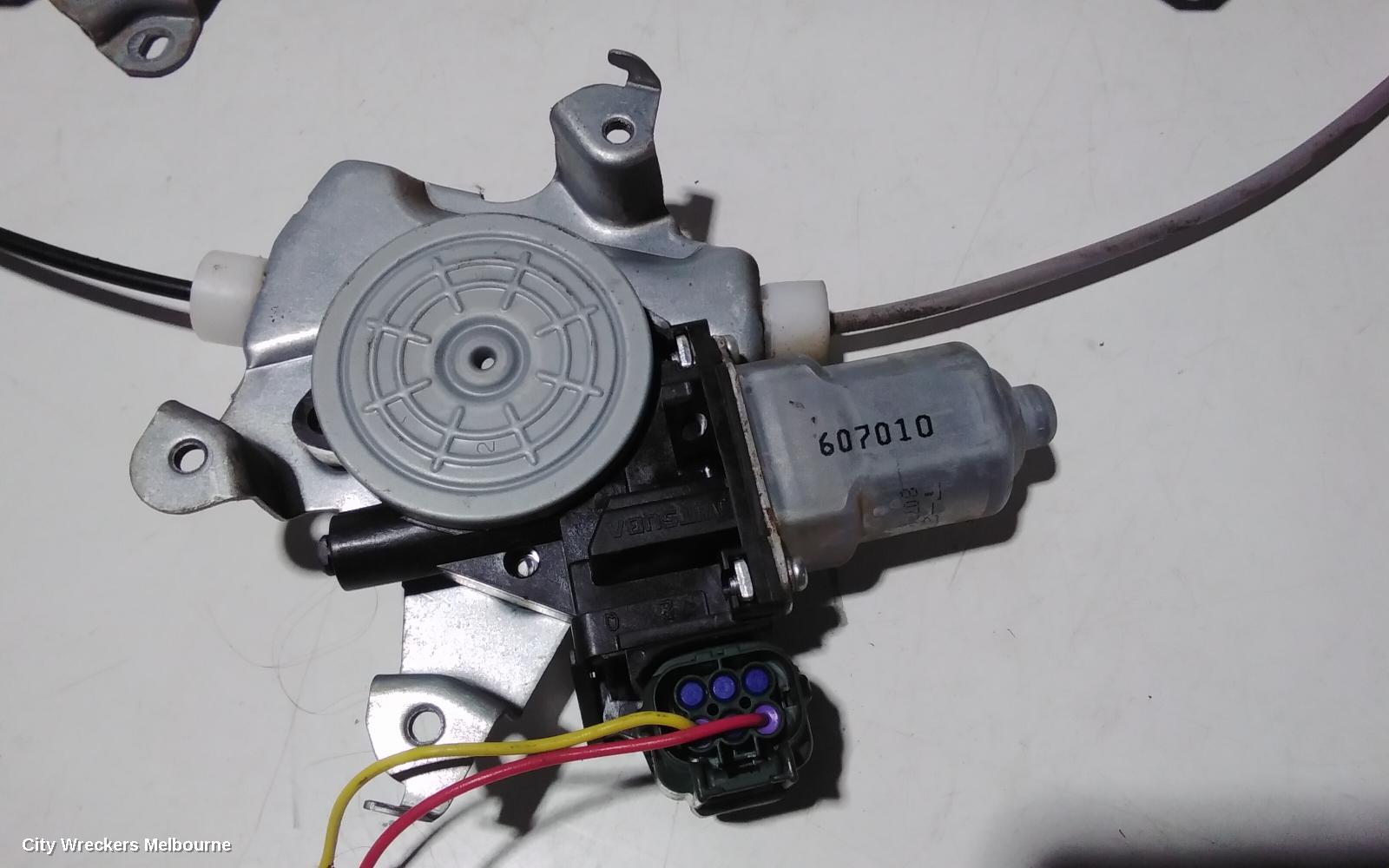 NISSAN NAVARA LEFT FRONT WINDOW REG/MOTOR, NP300, 05/2015 ONWARDS - Image 2
