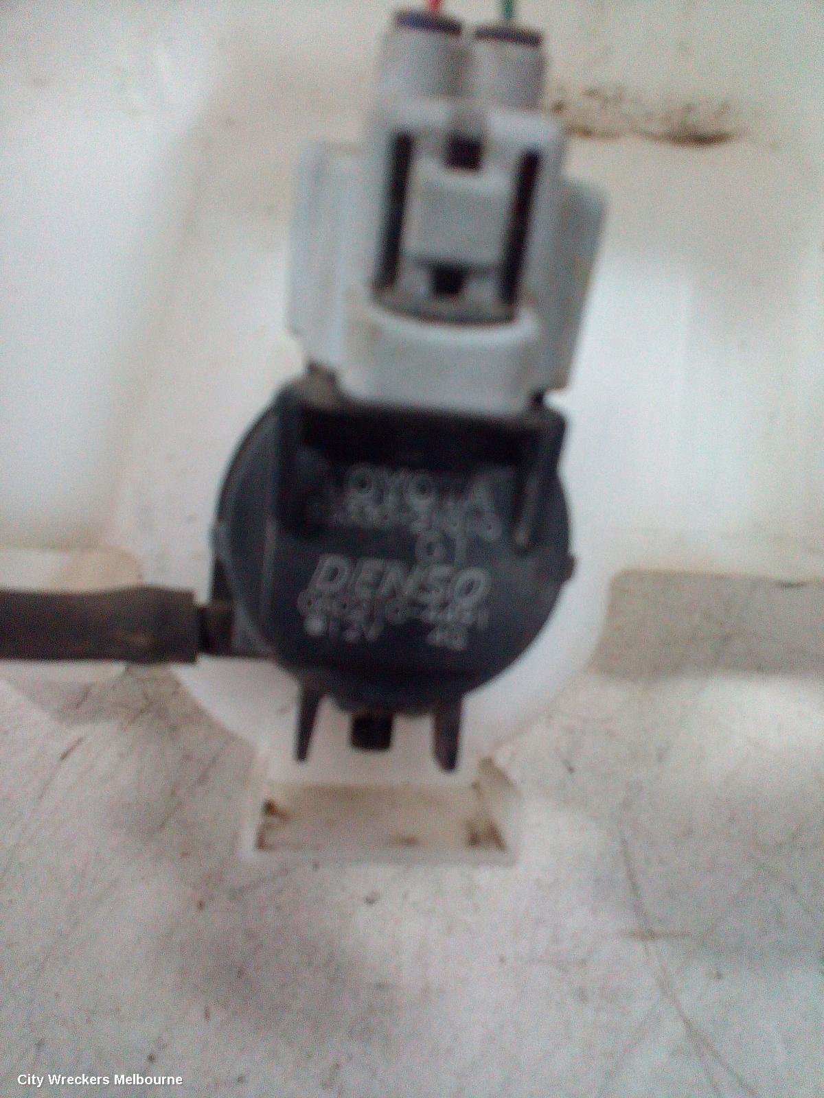 TOYOTA CAMRY WASHER BOTTLE, ASV50/AVV50, 12/2011 - 10/2017 - Image 3