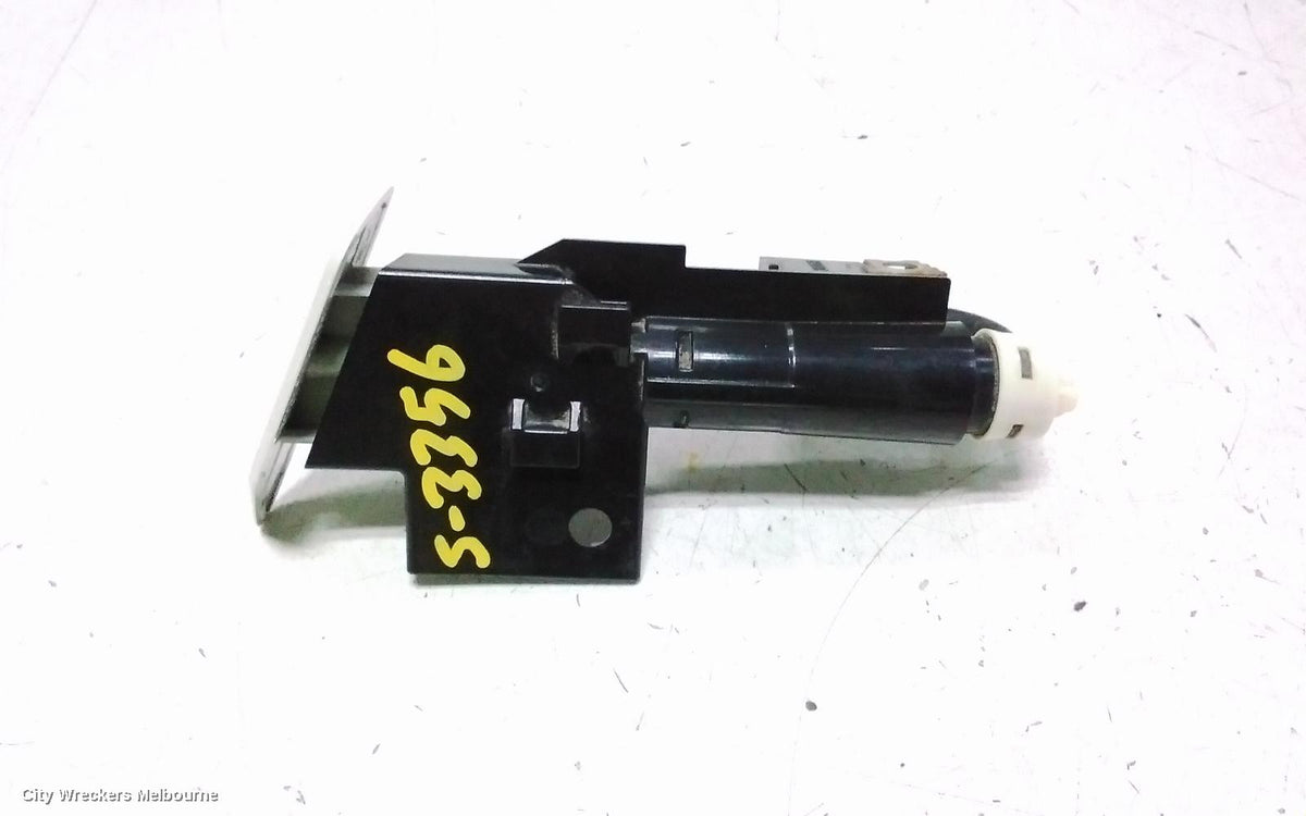 SUBARU LIBERTY WASHER JET, 5TH GEN 09/2009 - 11/2014 - Image 1