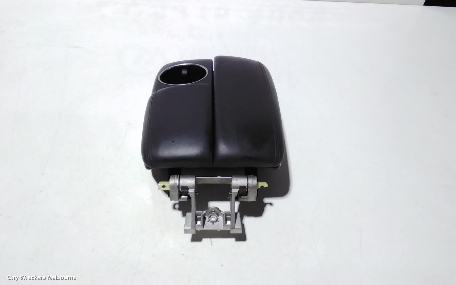 AUDI Q7 CONSOLE, 4L, CENTRE CONSOLE LID ONLY, LEATHER, 09/2006 - 08/2015 - Image 3