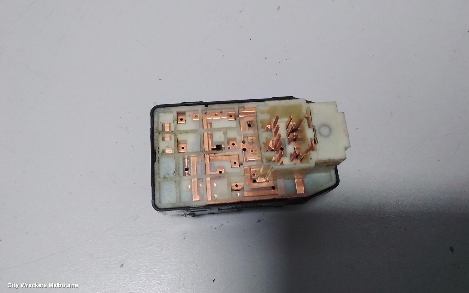 HYUNDAI ILOAD/IMAX, TQ, 11/2007 - 03/2021, GENUINE 2012 HYUNDAI ILOAD VAN 2.5L DIESEL MIRROR SWITCH 202006586 POWER FOLDING TYPE: 71930 - Image 2