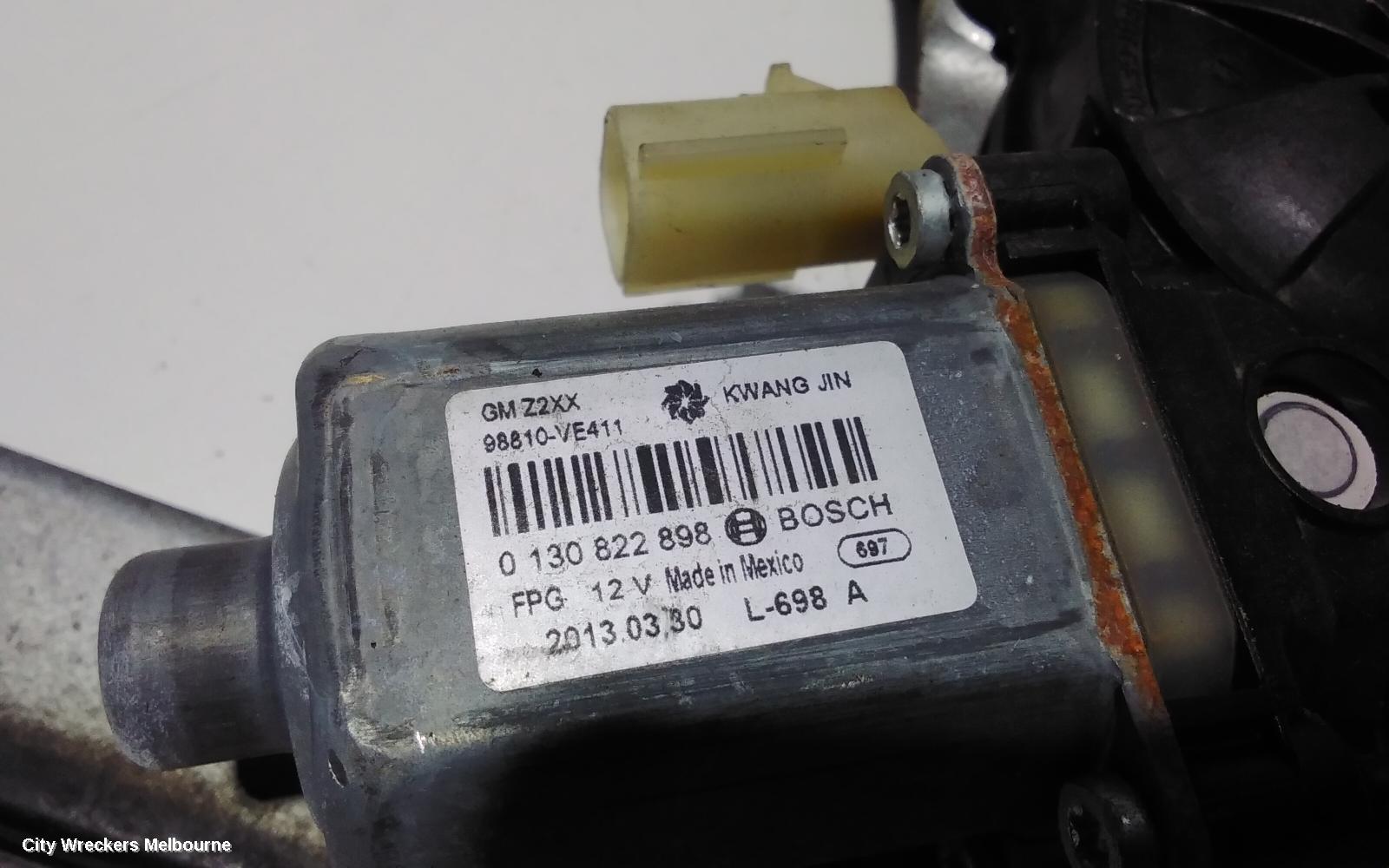 HOLDEN COMMODORE LEFT FRONT WINDOW REG/MOTOR, VF, EVOKE, 05/2013 - 12/2017 - Image 2